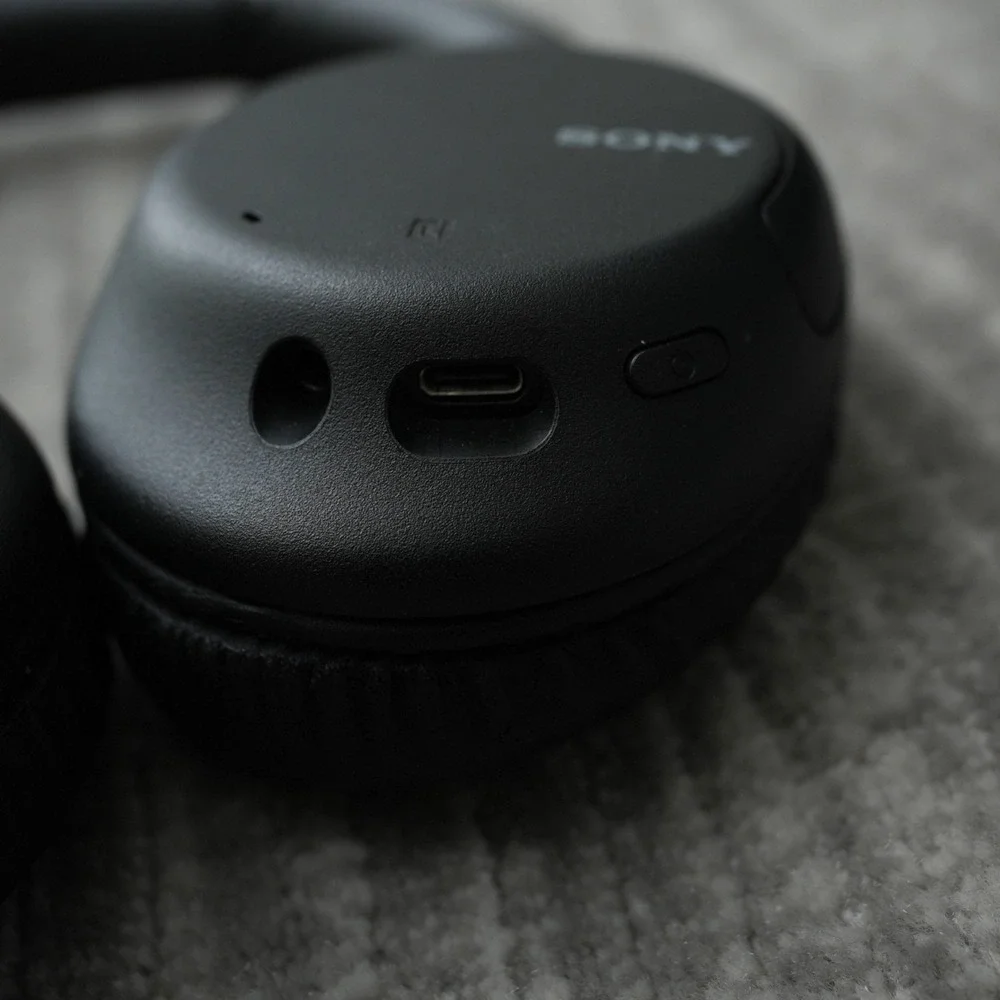 Sony‎ WH-CH710N Wireless NoiseCanceling Over The Ear Headphones Black